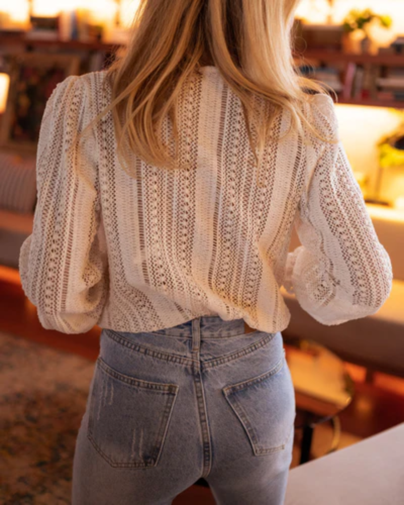 Clara – Blusa de mujer de encaje con manga larga