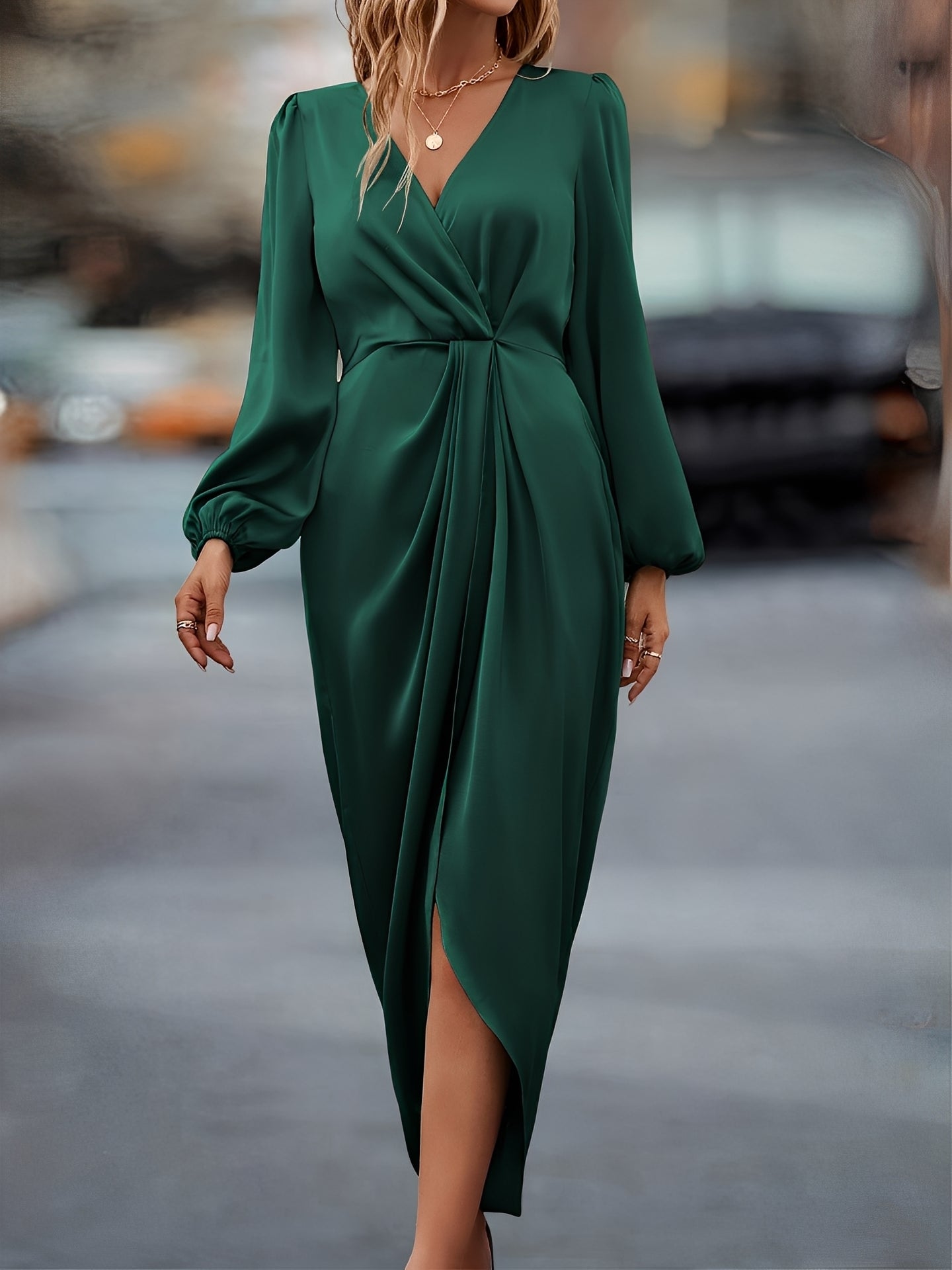 Isabella – Vestido largo satinado con escote cruzado