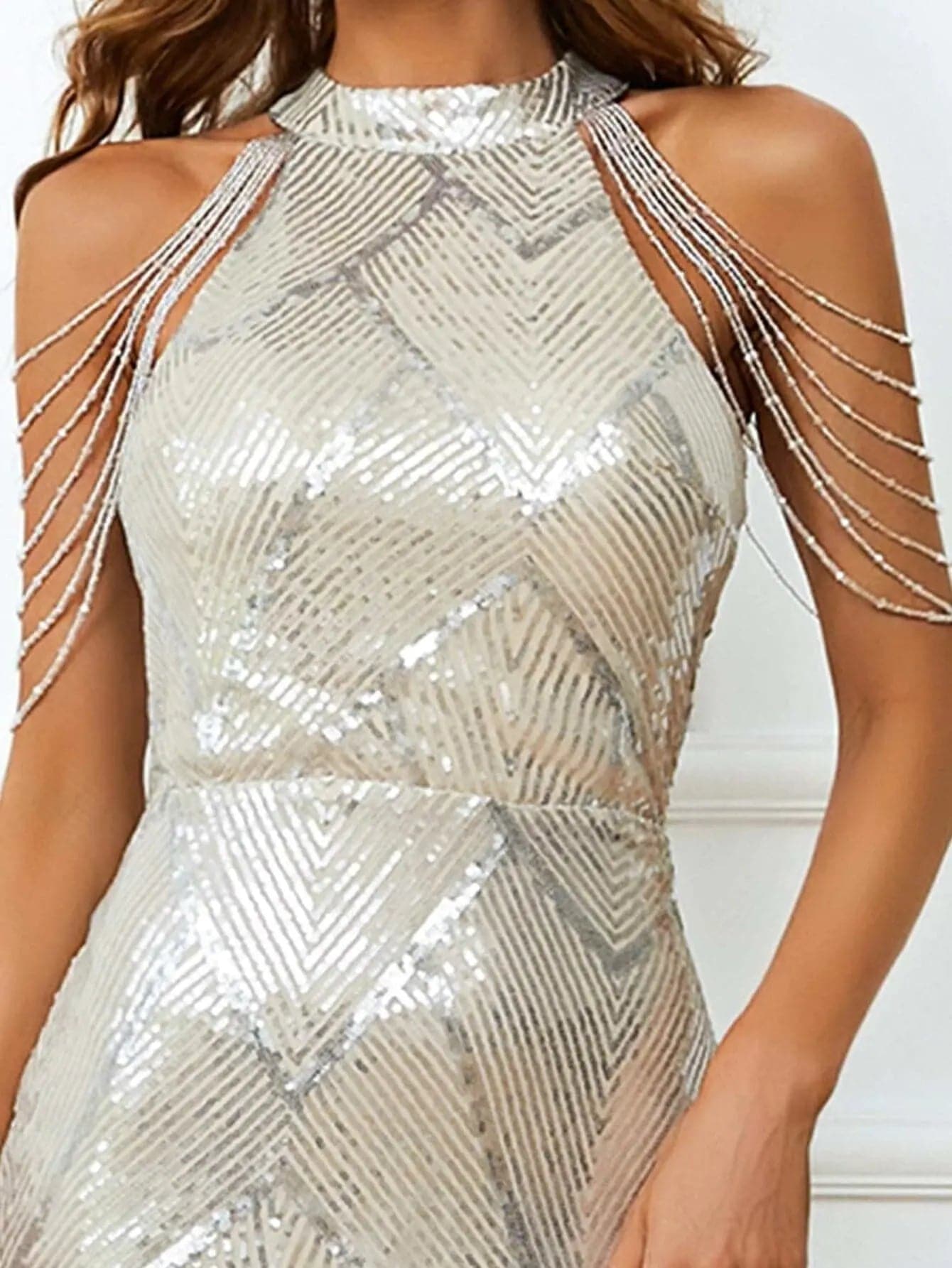 Catalina – Vestido Largo de Fiesta con Detalles de Cadenas