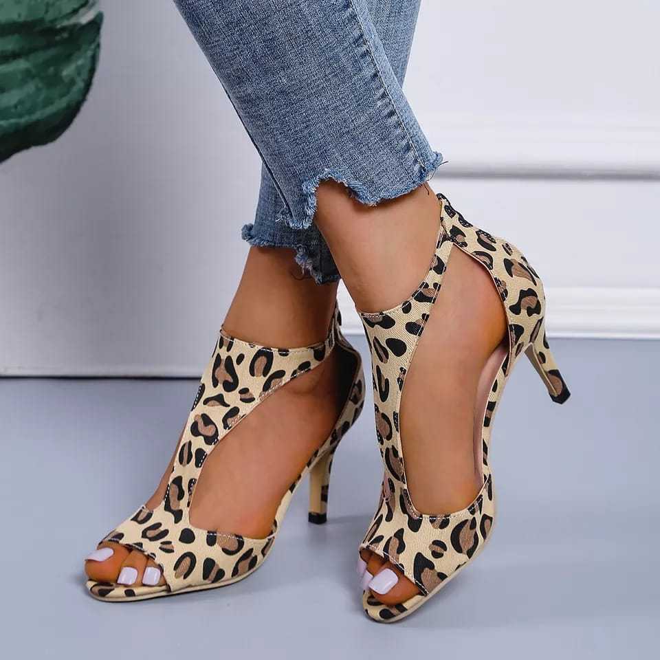 Vanessa - Elegantes sandalias de tacón con diseño recortado