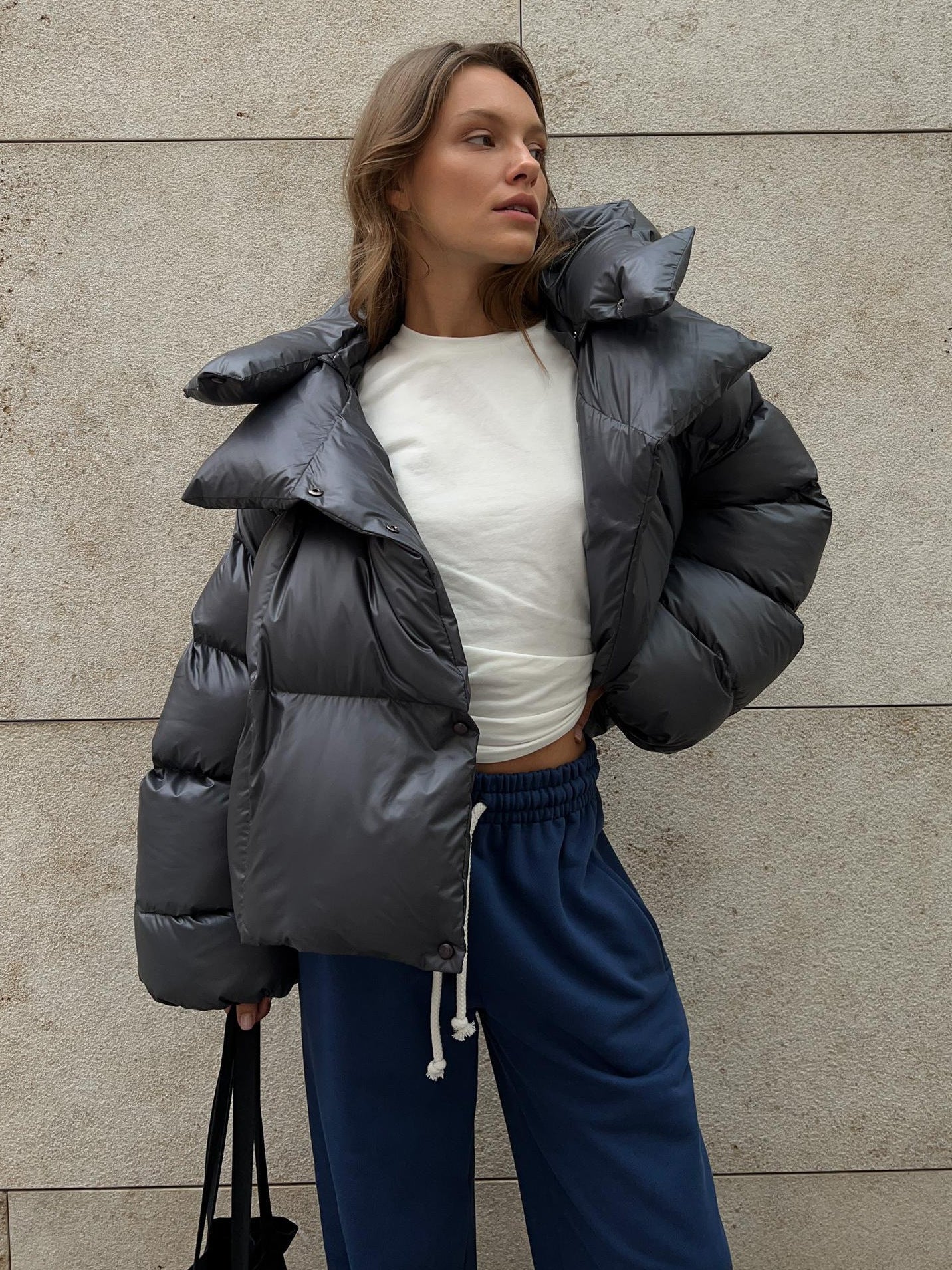 Kara – Chaqueta Acolchada Corta con Capucha