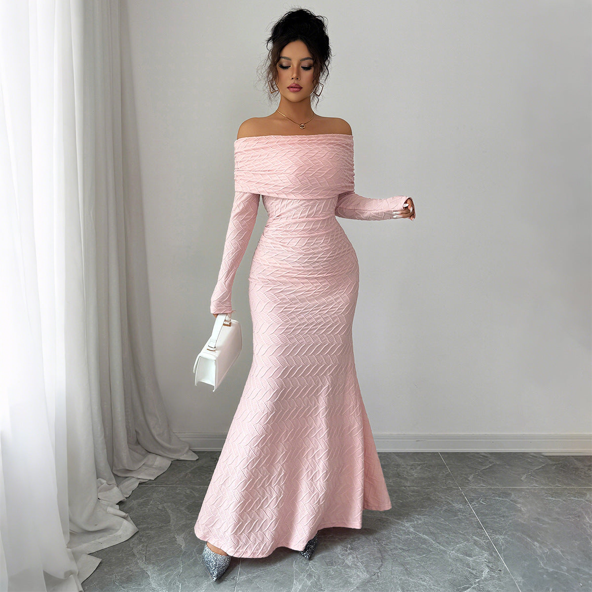 Isabella – Vestido Largo Rosa con Hombros Descubiertos