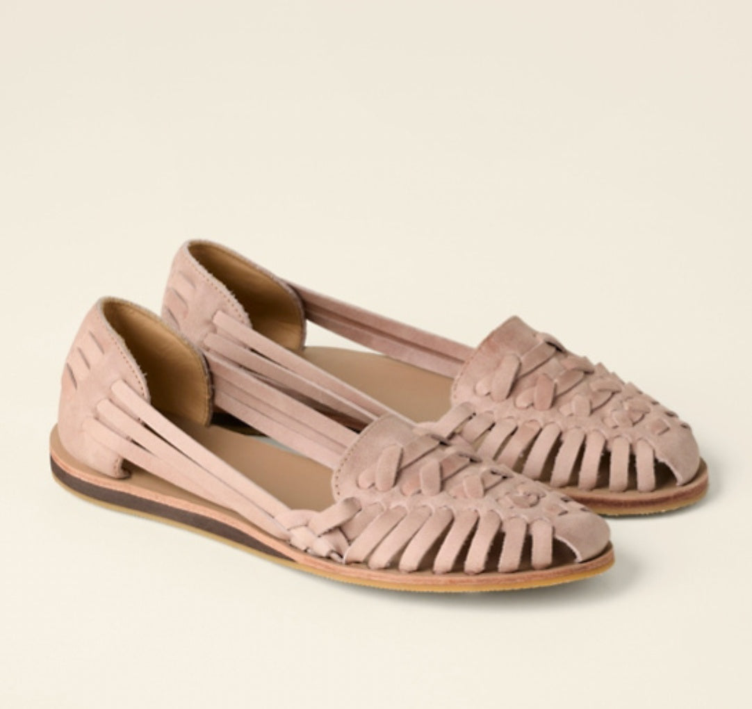 Nora- Sandalias planas de piel trenzada