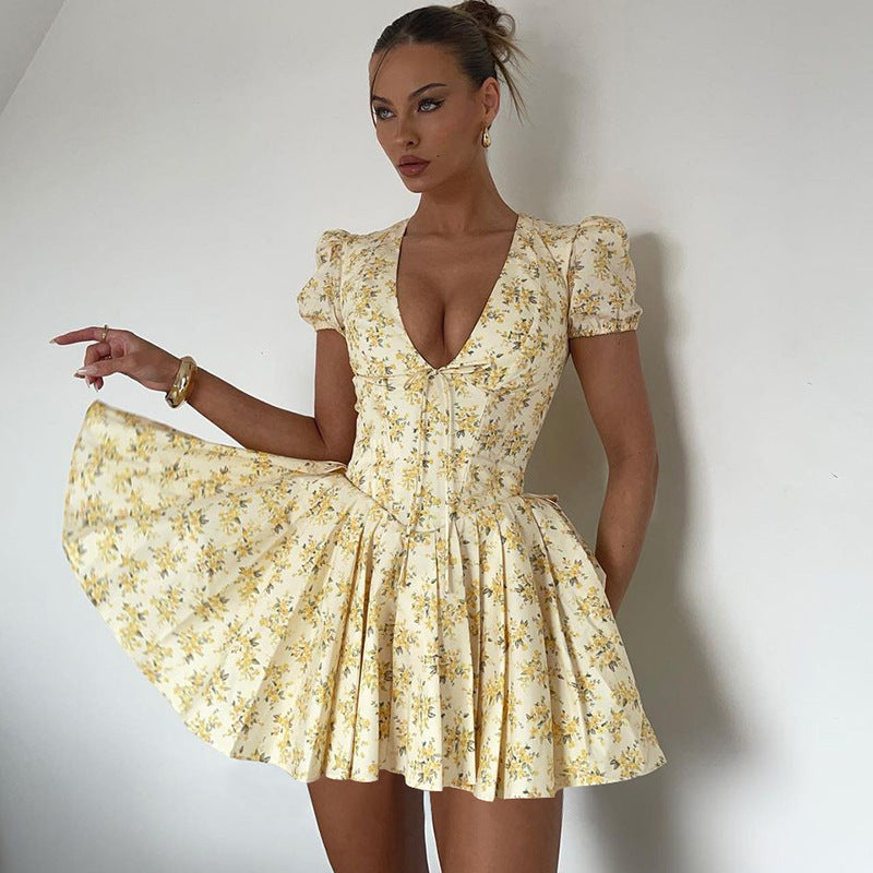 Natalia - Vestido corto floral con escote profundo