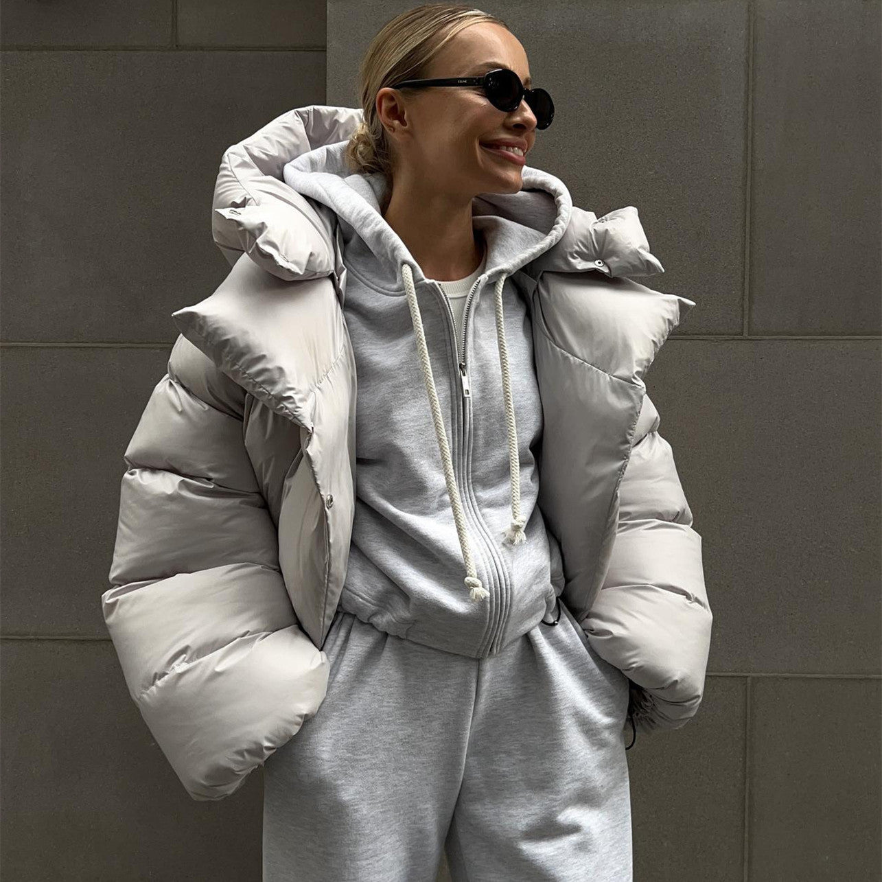 Kara – Chaqueta Acolchada Corta con Capucha