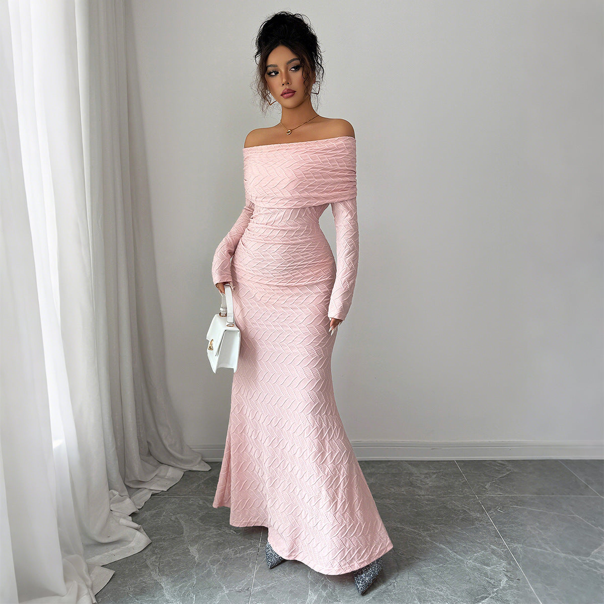 Isabella – Vestido Largo Rosa con Hombros Descubiertos