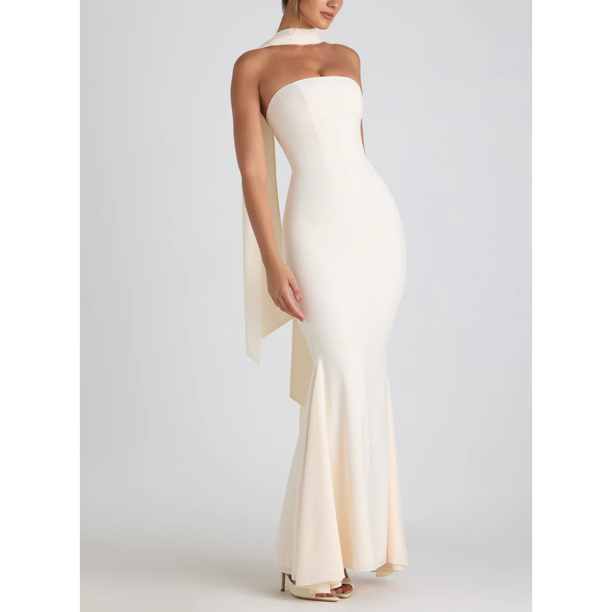 Valeria - Vestido largo asimétrico con transparencia