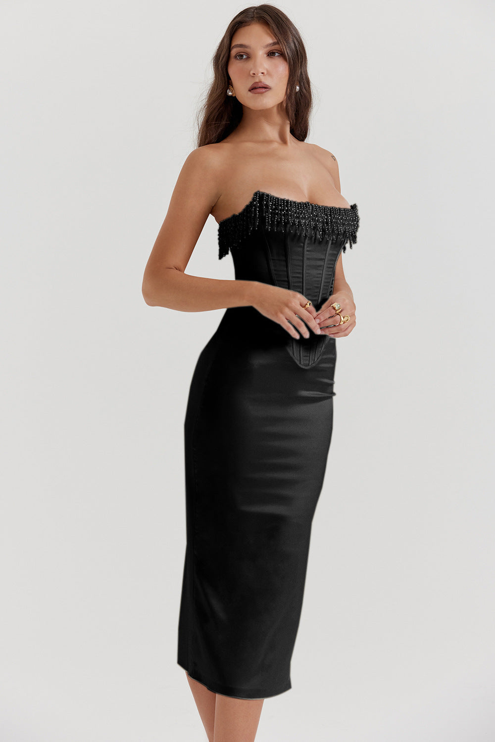 Serena - Vestido sin tirantes de satén adornado con perlas