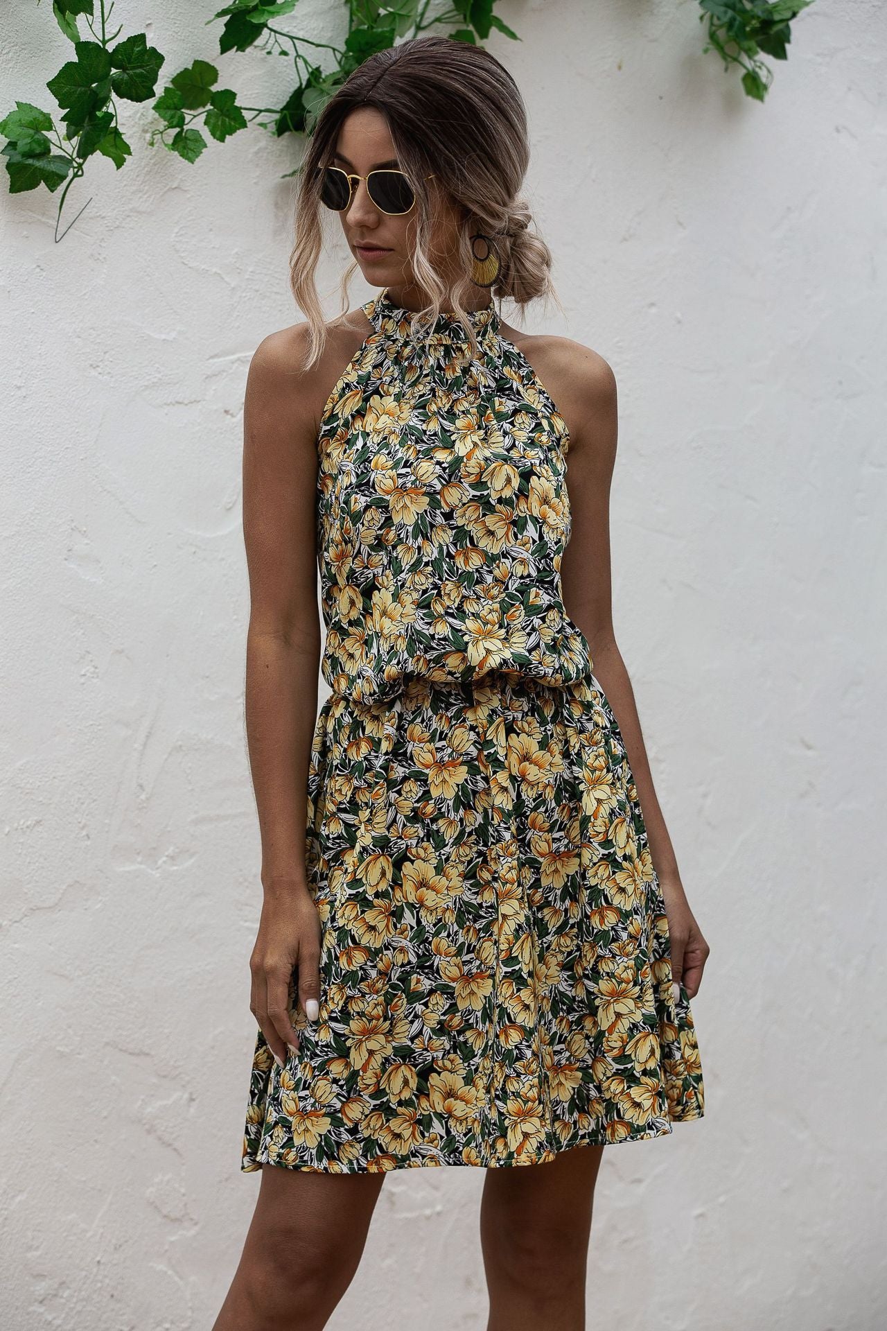 Nuria | Vestido de mujer con estampado floral y cuello halter