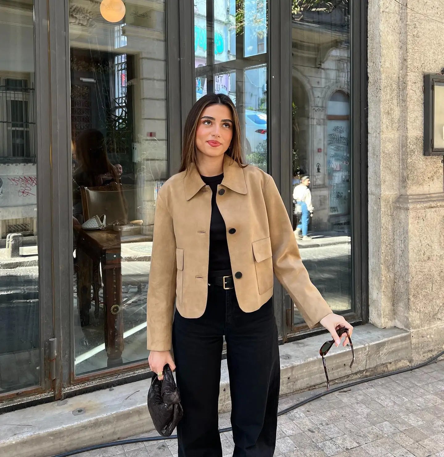 Camila – Chaqueta corta de ante con diseño clásico