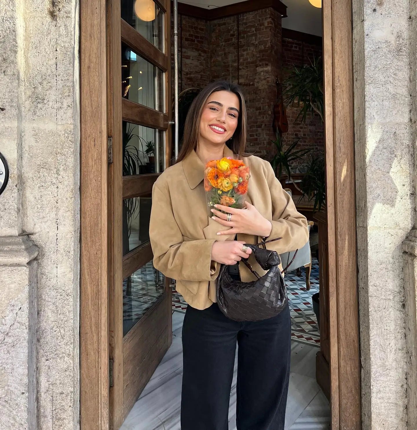 Camila – Chaqueta corta de ante con diseño clásico