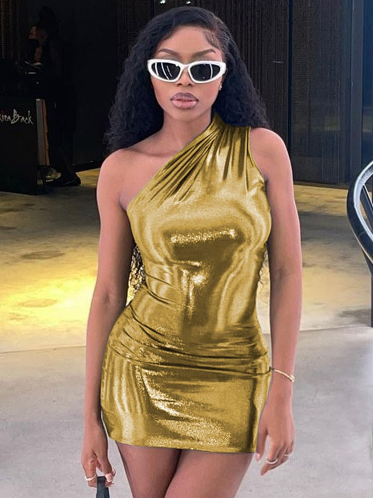 Kiara – Vestido de fiesta corto de un hombro con acabado brillante