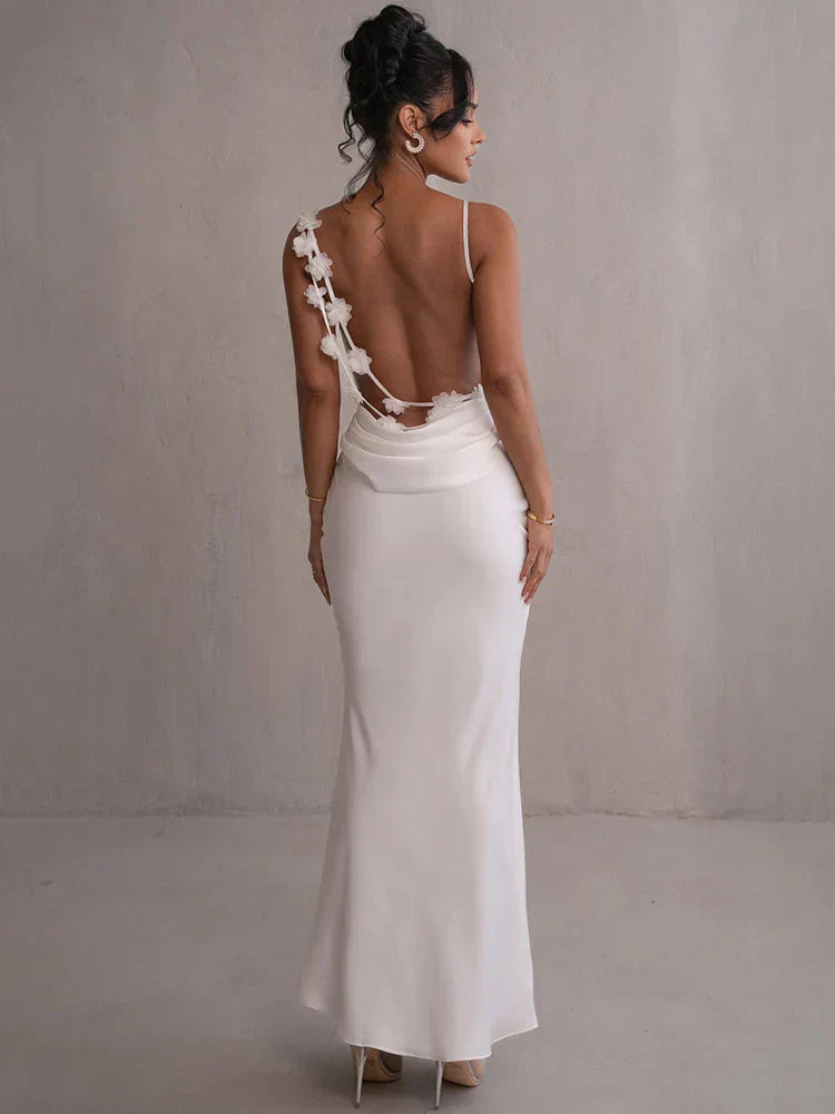 Valeria – Vestido de Noche con Espalda Descubierta y Detalles Florales