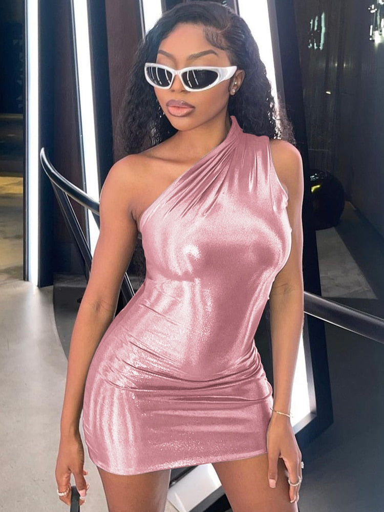 Kiara – Vestido de fiesta corto de un hombro con acabado brillante