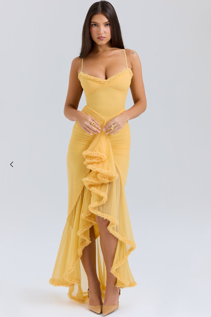 Mariana – Vestido de Fiesta con Volantes y Escote Ajustado