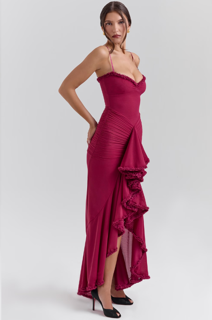Mariana – Vestido de Fiesta con Volantes y Escote Ajustado