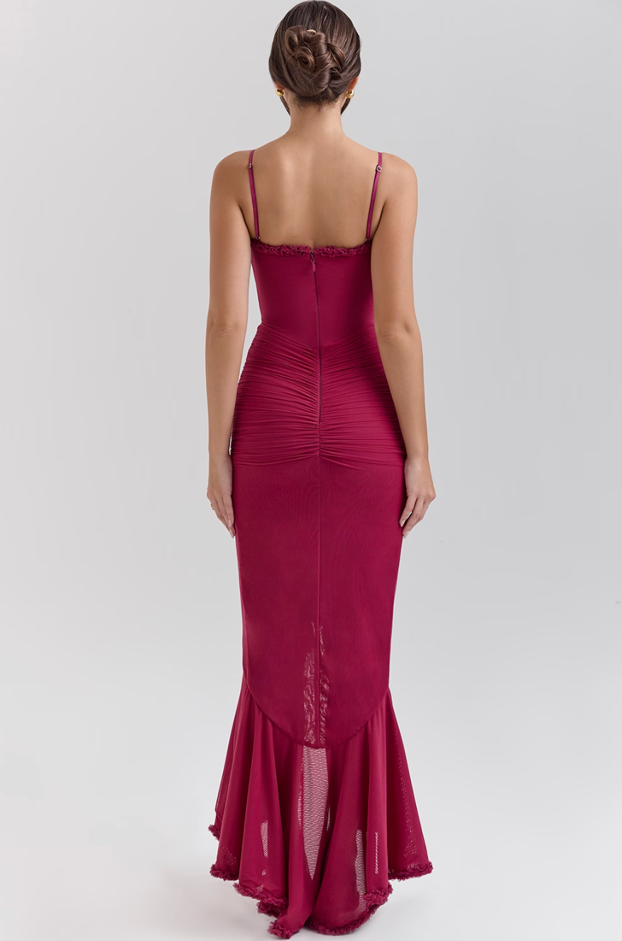 Mariana – Vestido de Fiesta con Volantes y Escote Ajustado