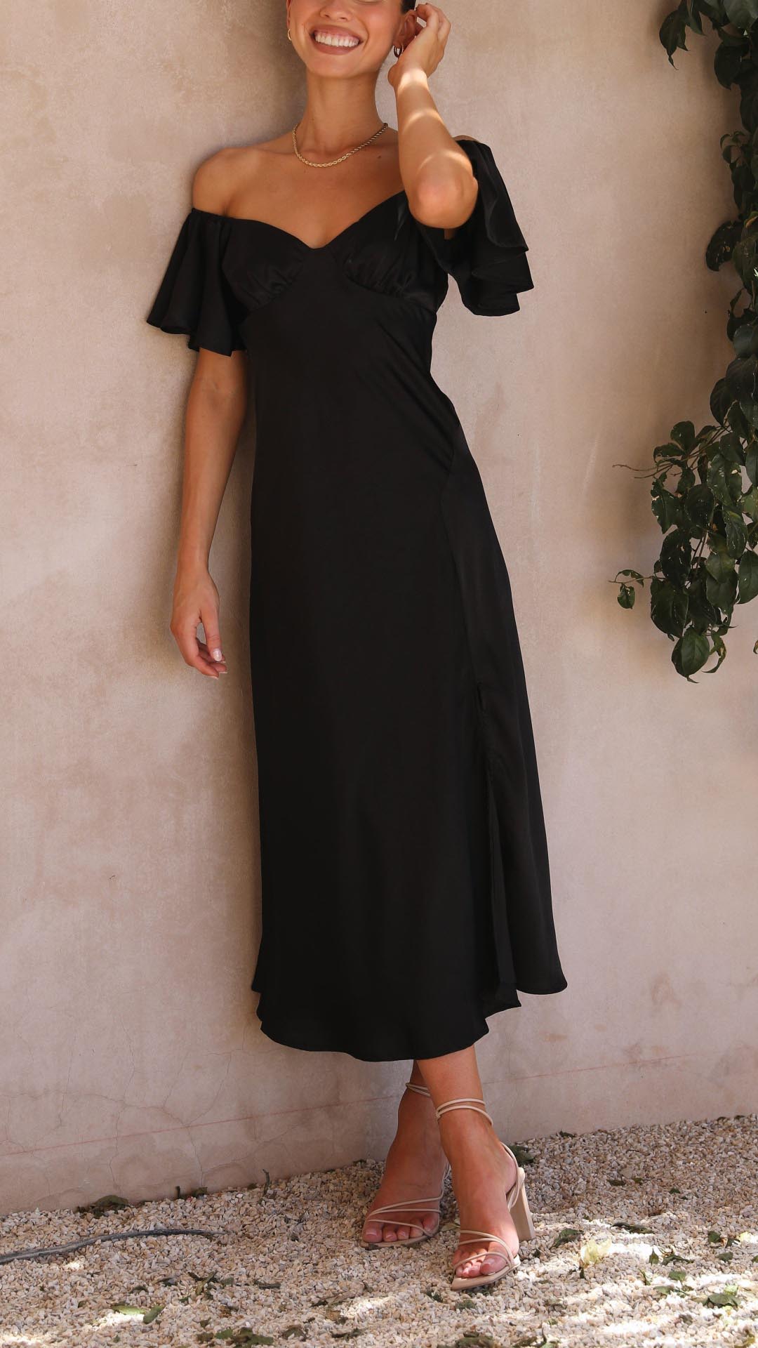 Valeria – Vestido de Noche con Hombros Descubiertos y Abertura Lateral