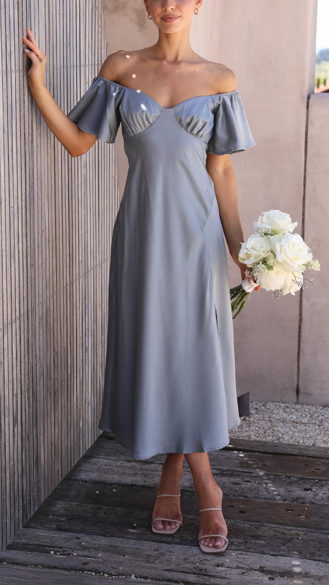 Valeria – Vestido de Noche con Hombros Descubiertos y Abertura Lateral