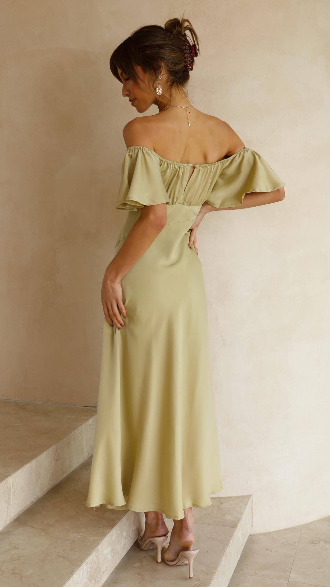Valeria – Vestido de Noche con Hombros Descubiertos y Abertura Lateral