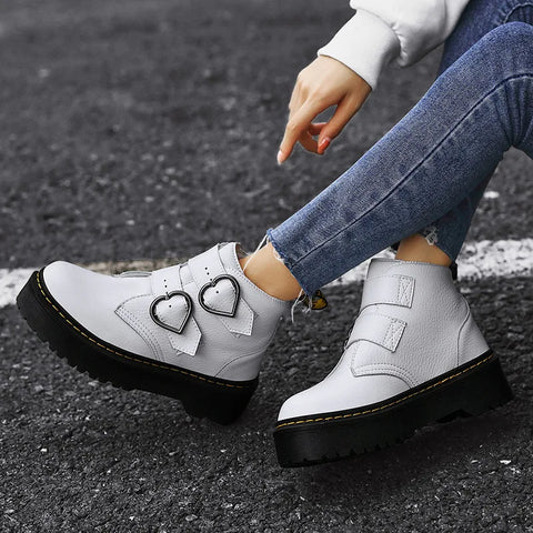 Avina | Botines de PU para mujer con hebillas en forma de corazón