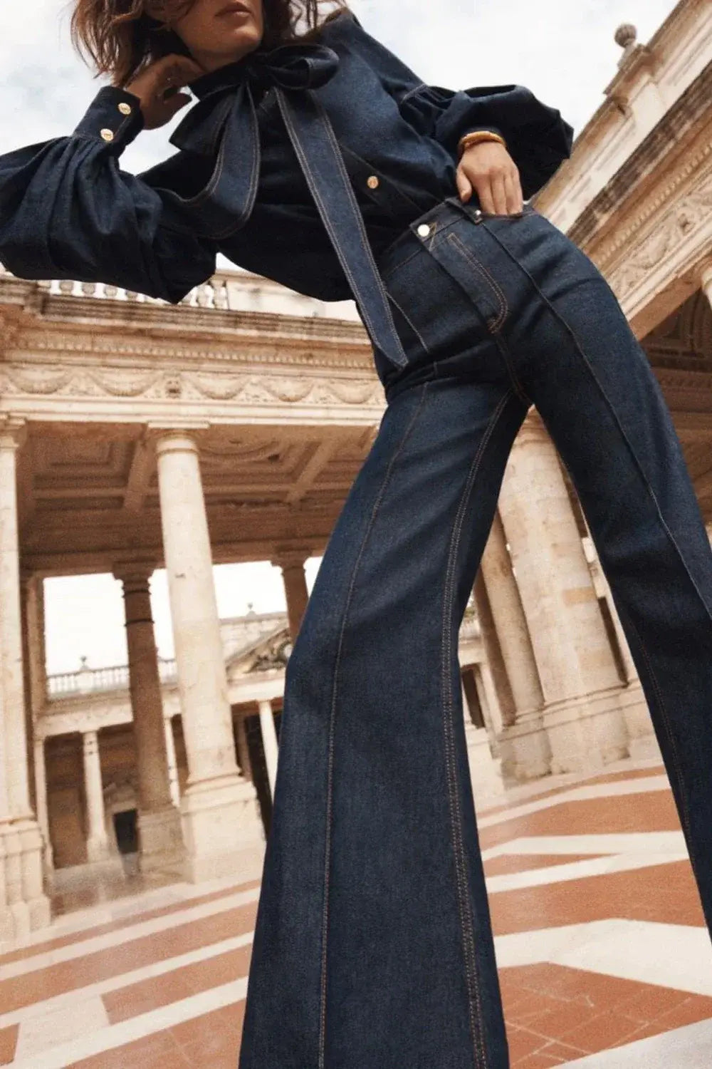 Camila - Conjunto denim de blusa y pantalón acampanado