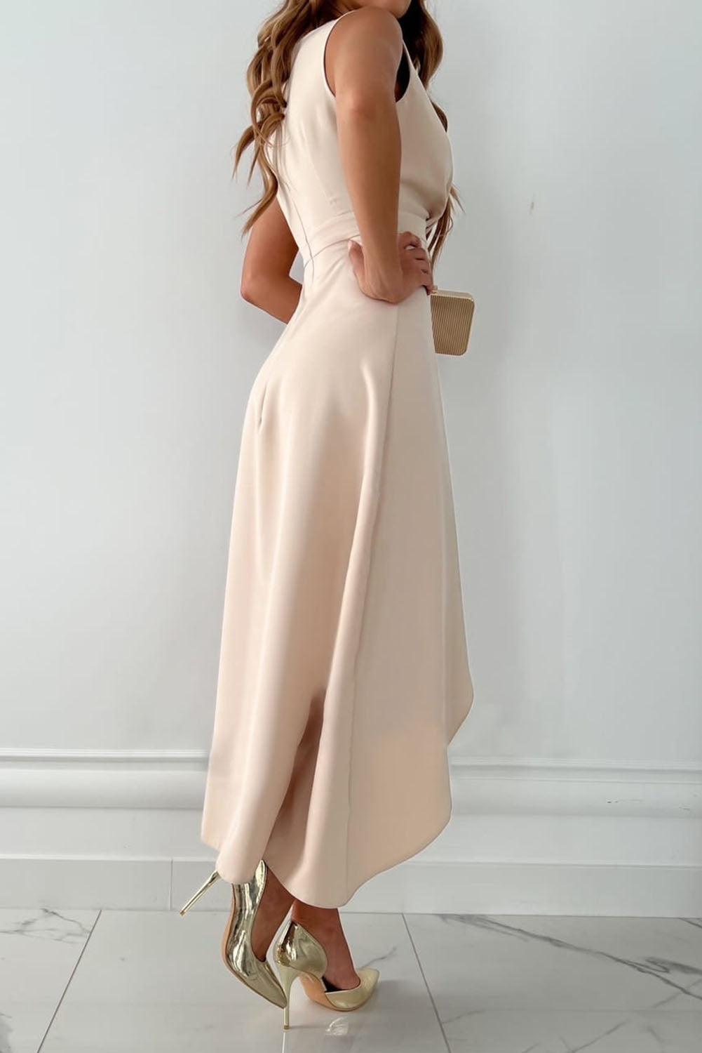 Isabella – Vestido de Noche Asimétrico con Escote en V