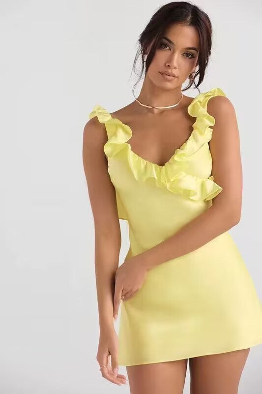 Elissa - Vestido corto de satén con volantes