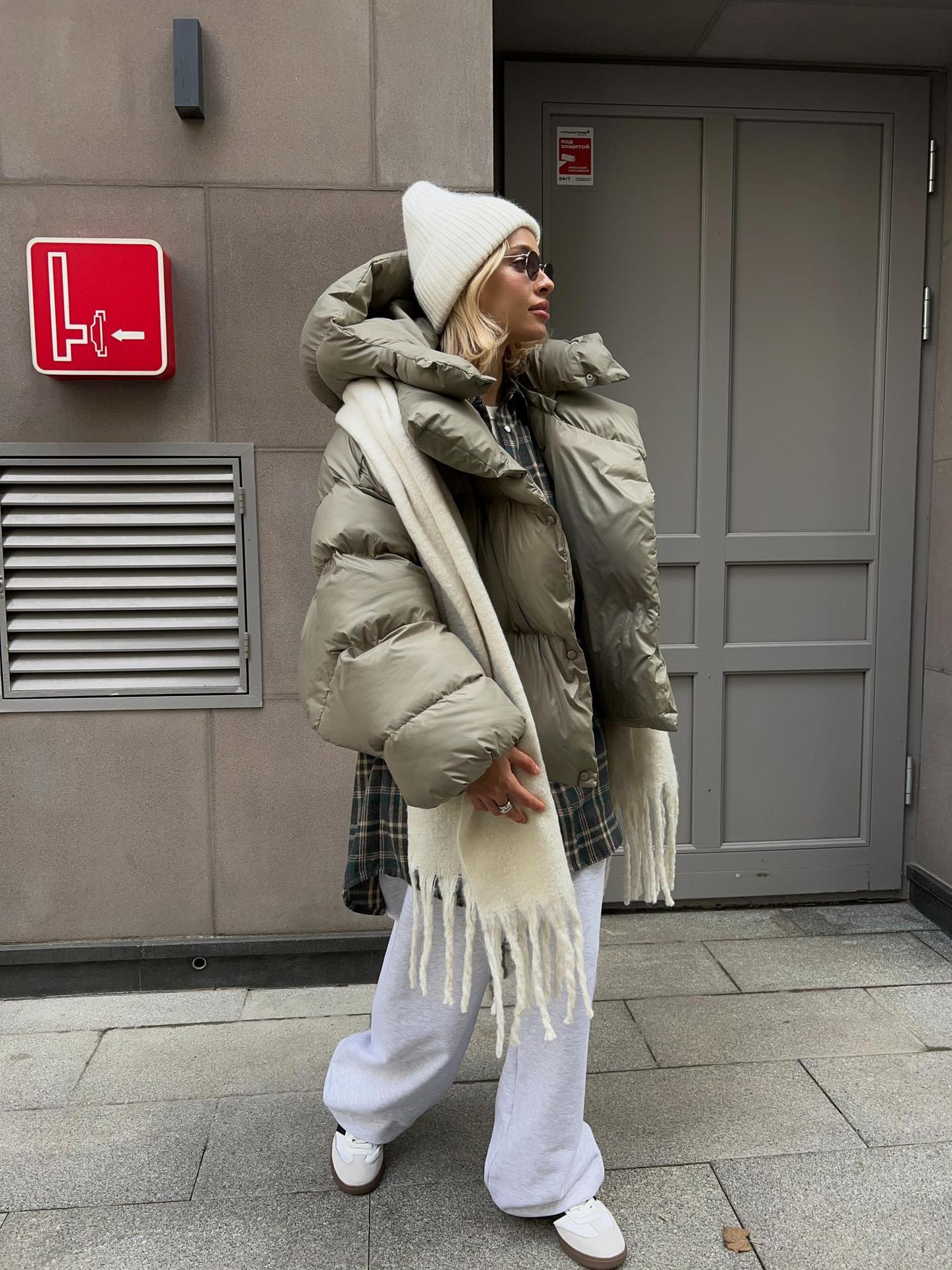 Kara – Chaqueta Acolchada Corta con Capucha