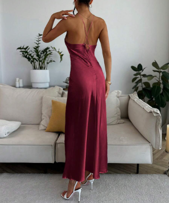 Daniela - Vestido largo satinado con detalle floral