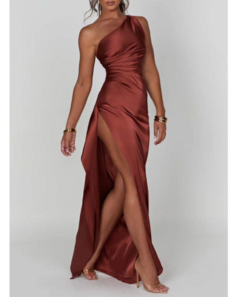 Nuria | Vestido de satén con hombros descubiertos
