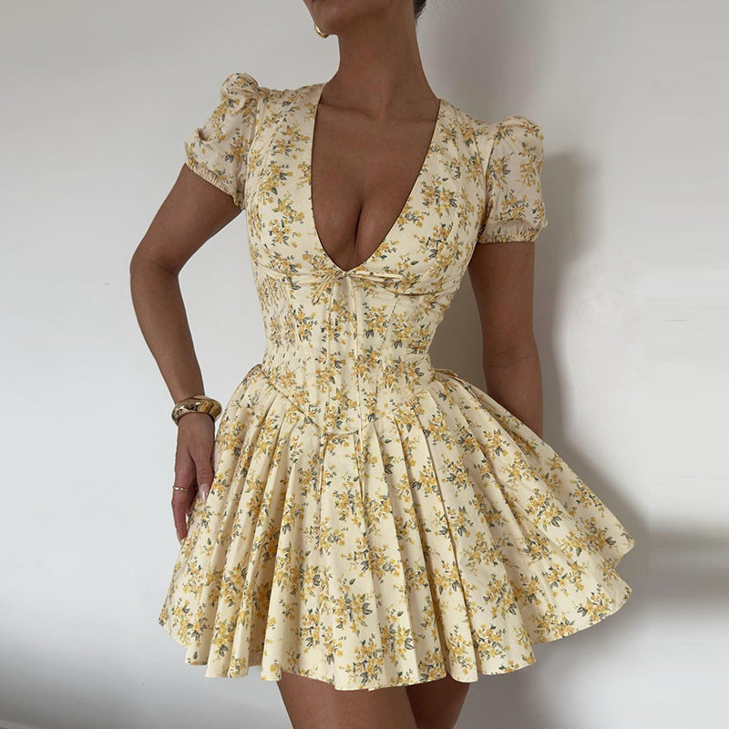 Natalia - Vestido corto floral con escote profundo