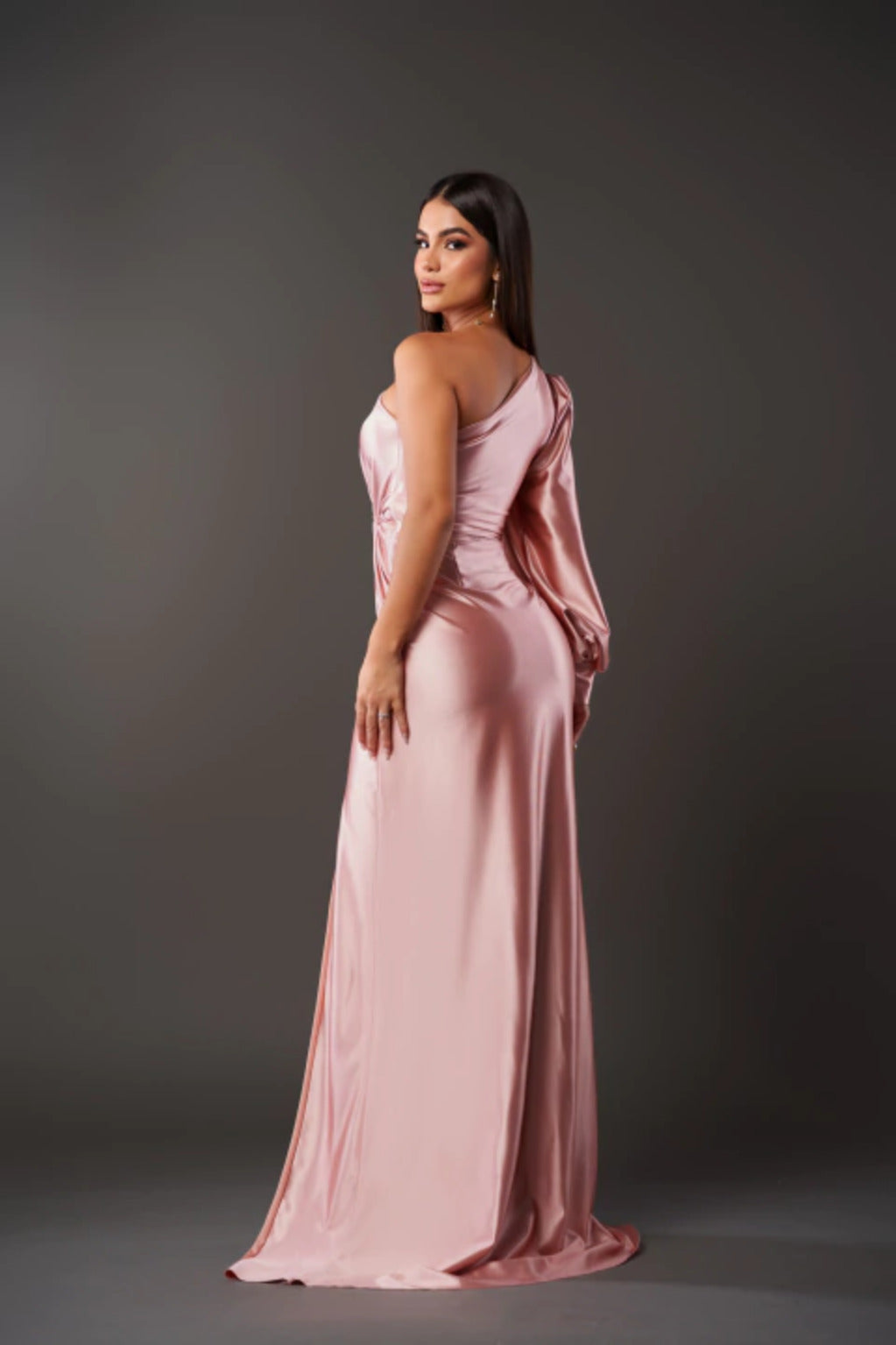Isabella – Vestido largo asimétrico con manga globo