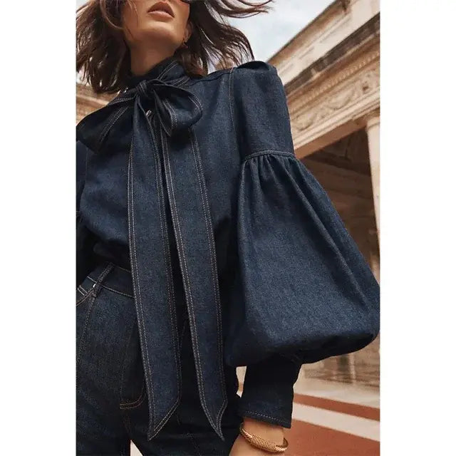 Camila - Conjunto denim de blusa y pantalón acampanado