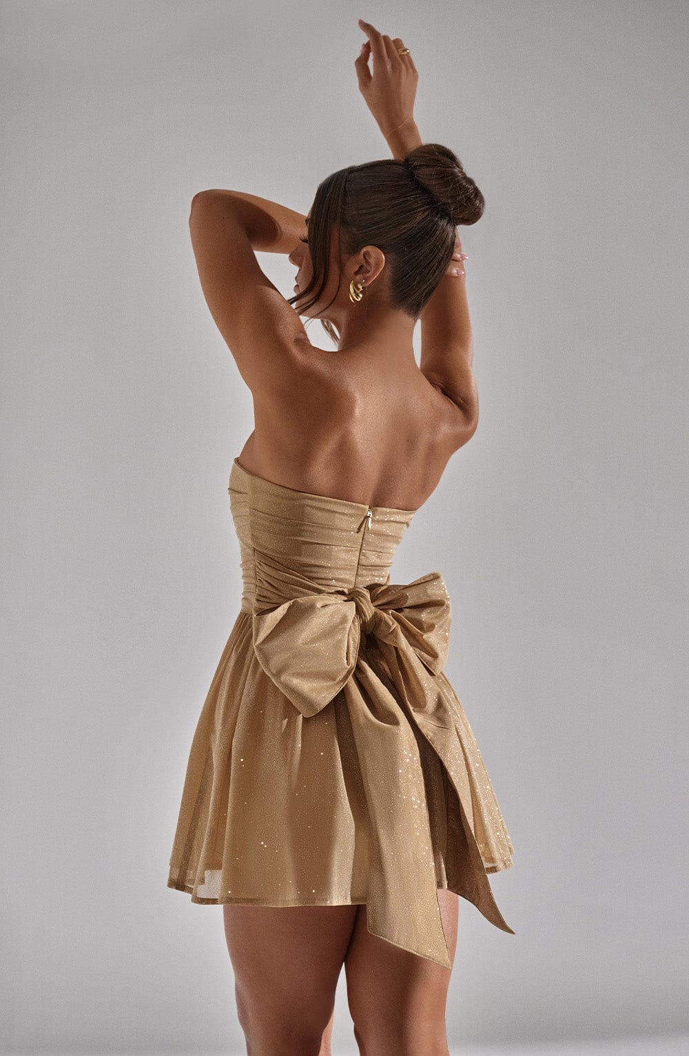 Nora | Vestido dorado de moda con brillo