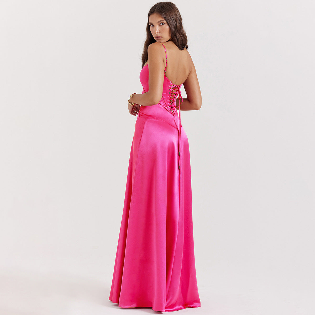 Selena - Maxivestido de satén con tirantes finos