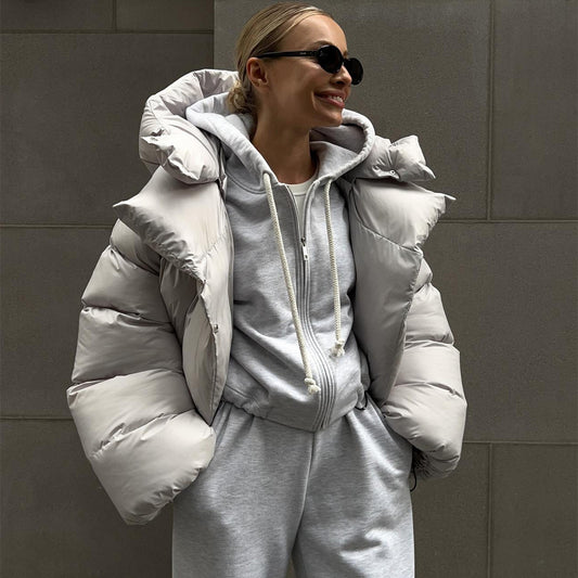 Kara – Chaqueta Acolchada Corta con Capucha