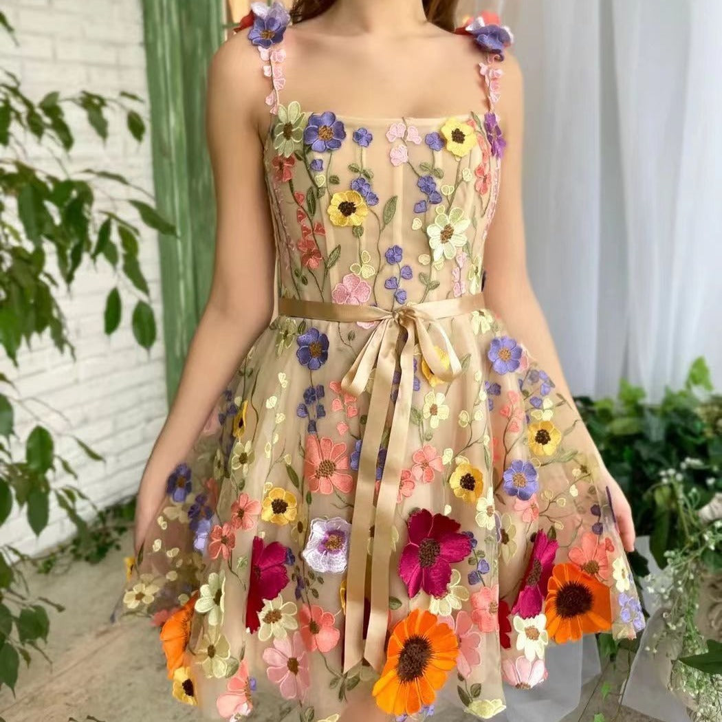 Brisa | Vestido de verano con bordado de flores en relieve