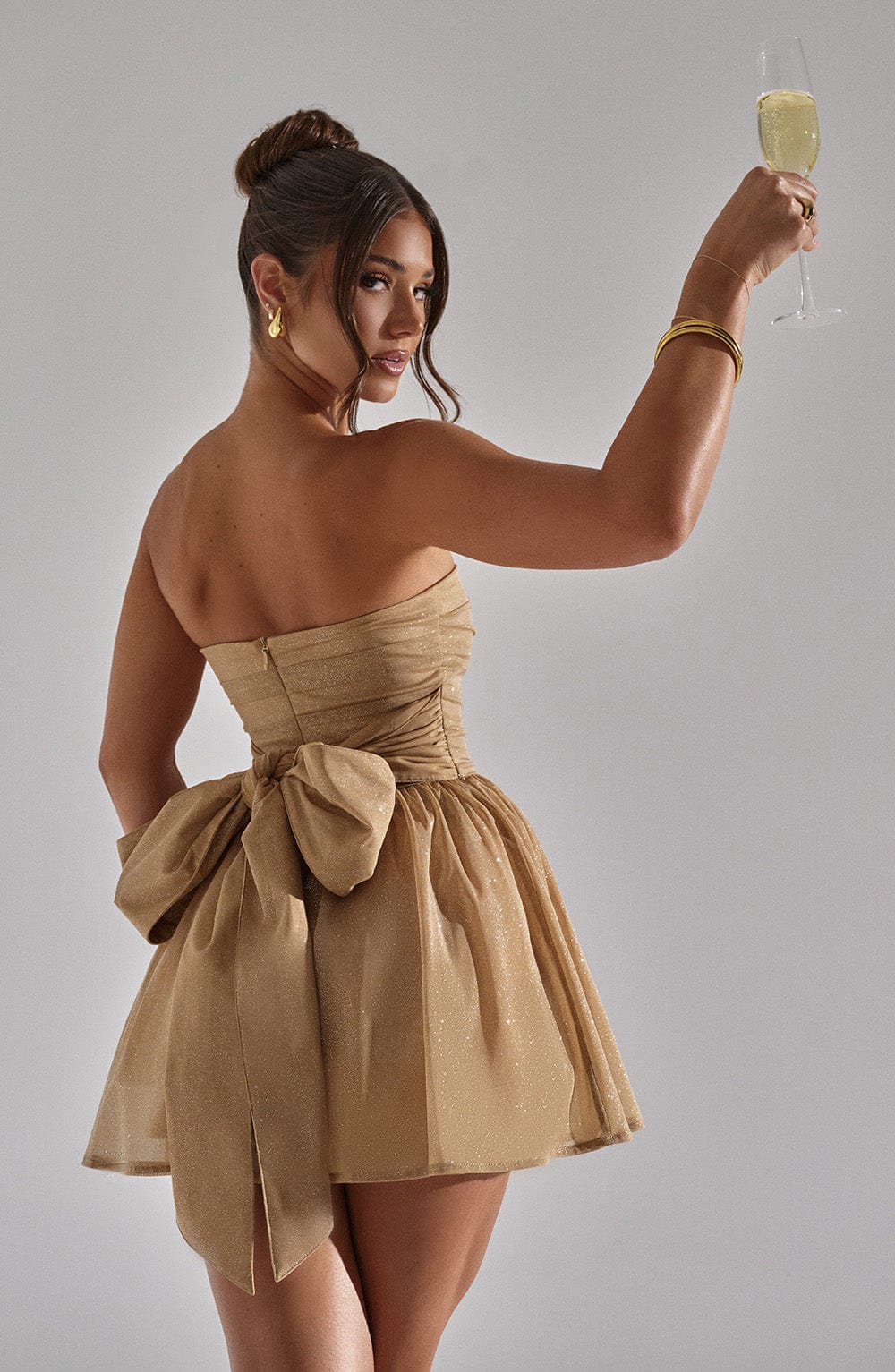 Nora | Vestido dorado de moda con brillo
