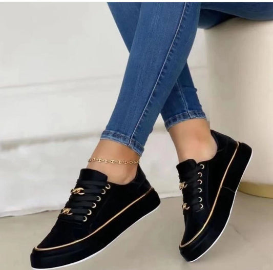 Klea - Zapatillas con adornos dorados