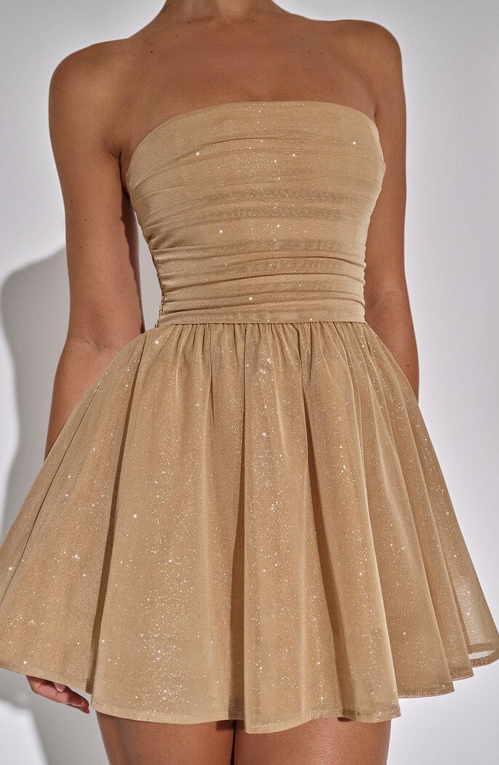 Nora | Vestido dorado de moda con brillo