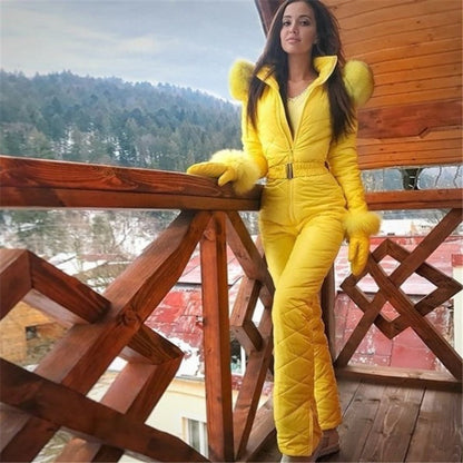 Anna - Mono acolchado de invierno con detalles de pelo sintético.