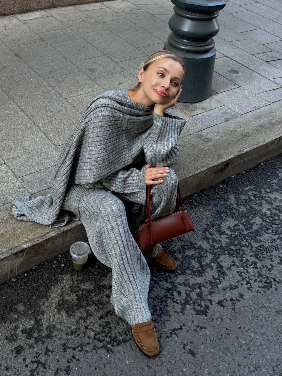 Seléna | Elegante conjunto de punto de invierno de 2 piezas con bufanda