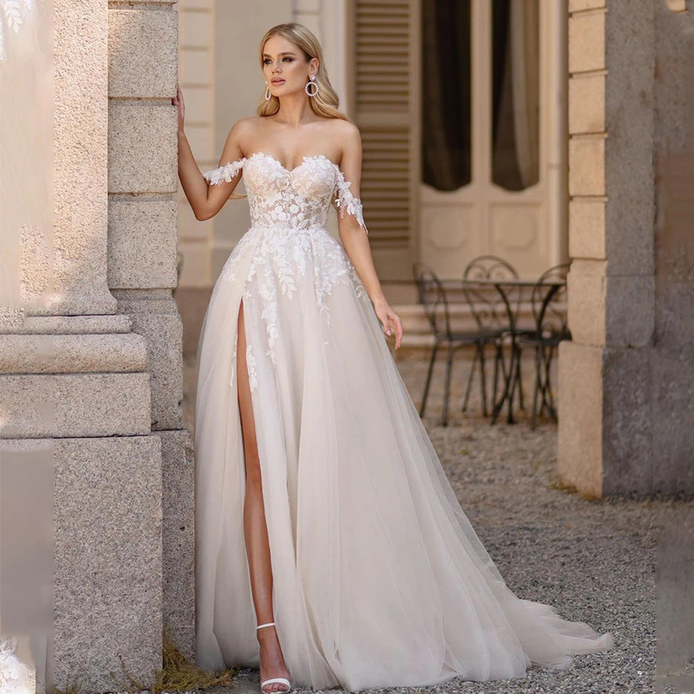 Maricruz | Exquisito vestido de novia blanco con encaje, cola larga y corte sirena