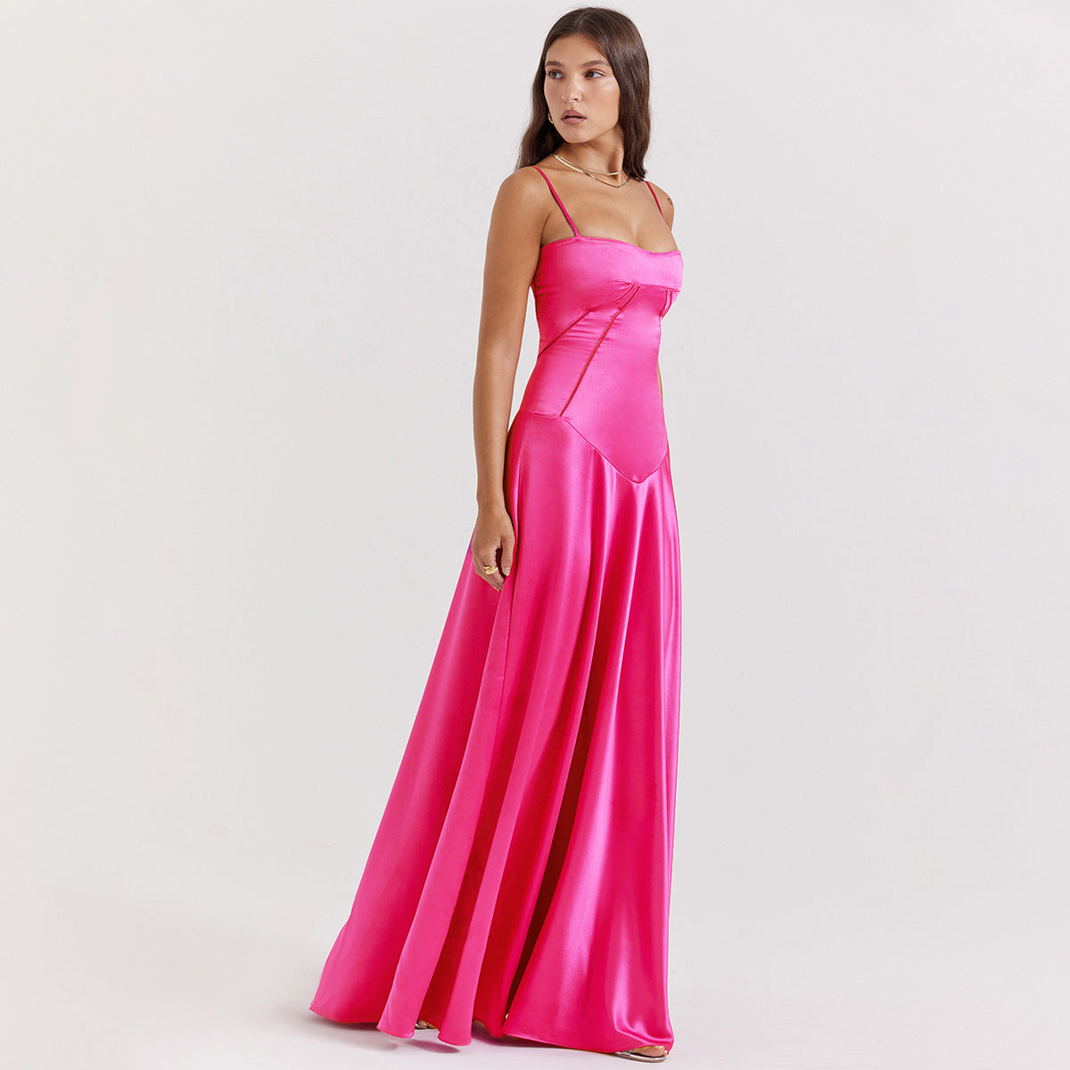 Selena - Maxivestido de satén con tirantes finos