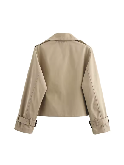 Clara – Gabardina Corta Elegante de Doble Botonadura
