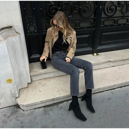 Camila – Chaqueta corta de ante con diseño clásico