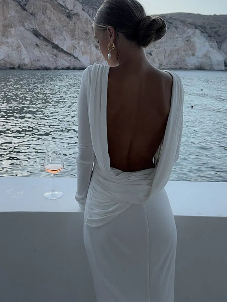 Kaelhyssa | Elegante vestido blanco de manga larga con espalda descubierta y corte ajustado