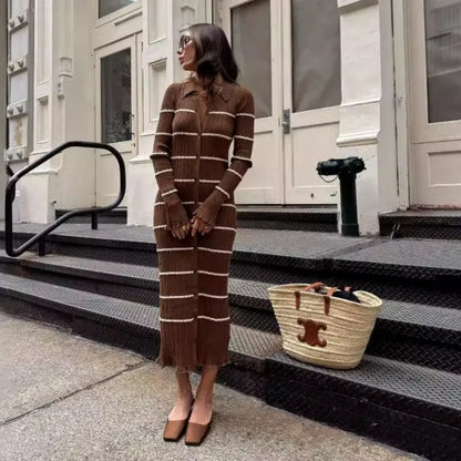 Trinidah  | Elegante vestido de punto a rayas marrón para invierno