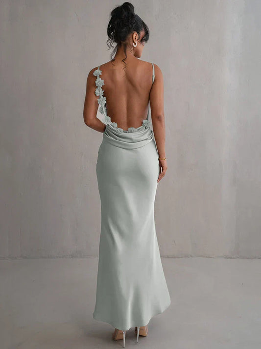 Valeria – Vestido de Noche con Espalda Descubierta y Detalles Florales